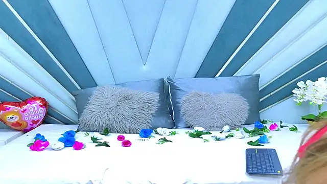 DulceeEsmeralda online show from 02/12/26, 07:09