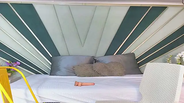 DulceeEsmeralda online show from 04/22/26, 01:34