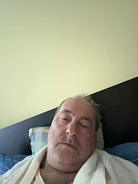 Snapshot of csikar chatting on 05/13/26, 04:32 csikar online show from 05/13/26, 04:32