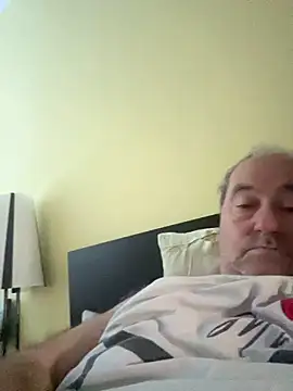 Snapshot of csikar chatting on 06/08/26, 04:46 csikar online show from 06/08/26, 04:46