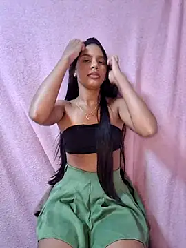 Snapshot of meenina_veneno chatting on 12/16/25, 04:17 meenina veneno online show from 12/16/25, 04:17