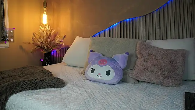 CloeThomsonx online show from 12/13/25, 07:53