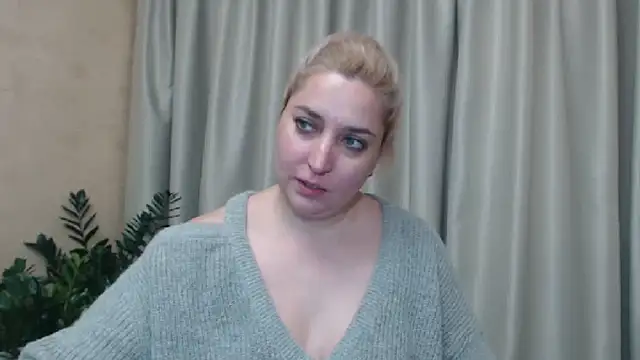 Snapshot of sweetpussy13 chatting on 12/06/24, 10:27 sweetpussy13 online show from 12/06/24, 10:27