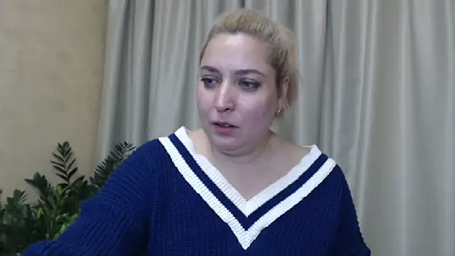 Snapshot of sweetpussy13 chatting on 12/13/24, 10:41 sweetpussy13 online show from 12/13/24, 10:41