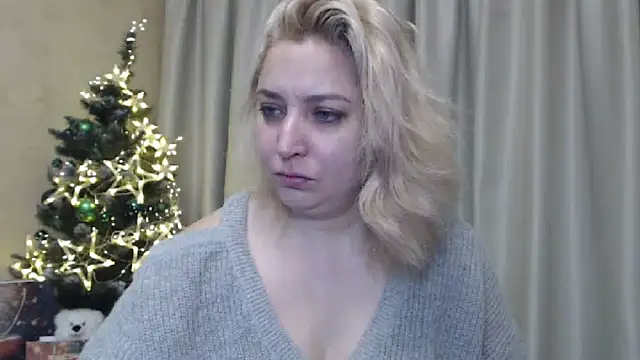 Snapshot of sweetpussy13 chatting on 12/21/24, 04:19 sweetpussy13 online show from 12/21/24, 04:19
