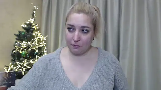 Snapshot of sweetpussy13 chatting on 12/24/24, 06:22 sweetpussy13 online show from 12/24/24, 06:22
