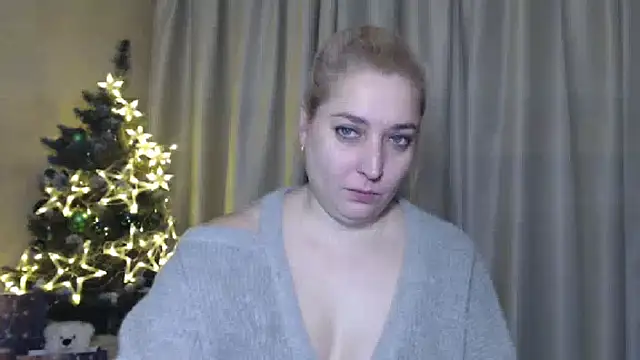 Snapshot of sweetpussy13 chatting on 12/26/24, 07:03 sweetpussy13 online show from 12/26/24, 07:03
