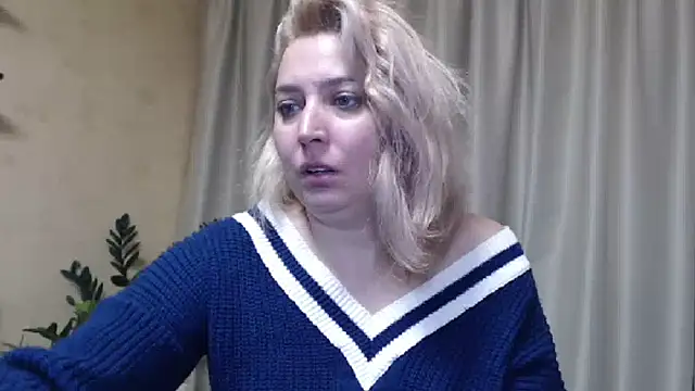 Snapshot of sweetpussy13 chatting on 02/11/25, 10:15 sweetpussy13 online show from 02/11/25, 10:15