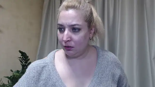 Snapshot of sweetpussy13 chatting on 03/11/25, 06:53 sweetpussy13 online show from 03/11/25, 06:53