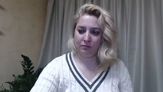 Snapshot of sweetpussy13 chatting on 03/16/25, 09:49 sweetpussy13 online show from 03/16/25, 09:49