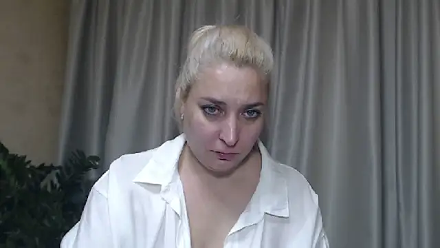 Snapshot of sweetpussy13 chatting on 09/09/25, 05:29 sweetpussy13 online show from 09/09/25, 05:29