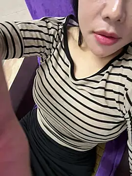 Snapshot of lavi-cute chatting on 05/30/26, 07:33 lavi-cute online show from 05/30/26, 07:33