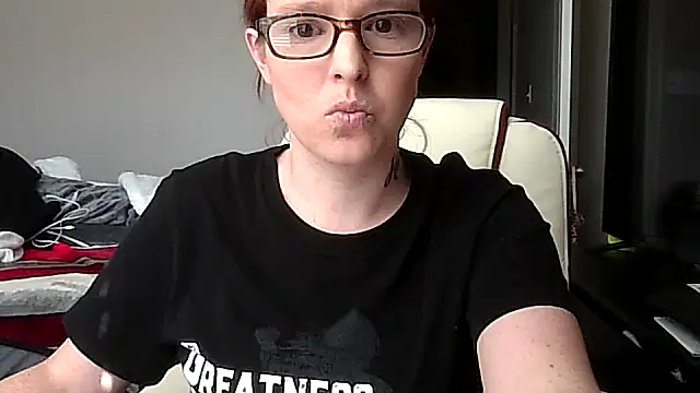 Snapshot of redremmi chatting on 02/26/26, 06:40 redremmi online show from 02/26/26, 06:40