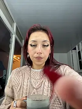 Snapshot of HoneyRed3 chatting on 12/16/25, 04:28 HoneyRed3 online show from 12/16/25, 04:28