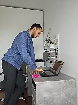 Lovebackground online show from 10/16/25, 06:36