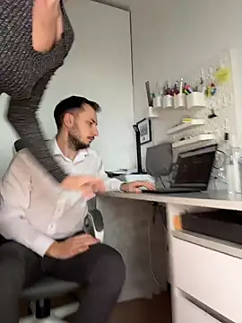 Lovebackground online show from 04/03/26, 08:45