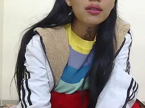 Snapshot of Cristina_love69 chatting on 12/17/25, 06:36 Cristina love69 online show from 12/17/25, 06:36