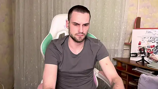 Snapshot of Iveeran chatting on 12/16/25, 07:30 Iveeran online show from 12/16/25, 07:30