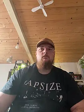 Snapshot of YoursxTruly chatting on 12/16/25, 11:37 YoursxTruly online show from 12/16/25, 11:37