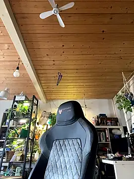 Snapshot of YoursxTruly chatting on 01/14/26, 10:54 YoursxTruly online show from 01/14/26, 10:54