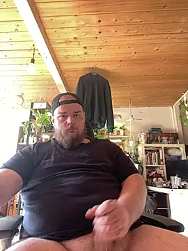 Snapshot of YoursxTruly chatting on 02/18/26, 11:06 YoursxTruly online show from 02/18/26, 11:06