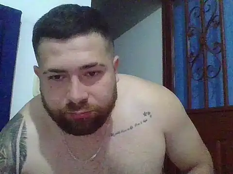 Snapshot of hammerwhite01 chatting on 12/15/25, 01:26 hammerwhite01 online show from 12/15/25, 01:26