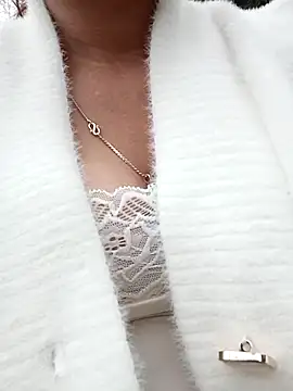 Snapshot of ngaytho004 chatting on 12/16/25, 09:47 ngaytho004 online show from 12/16/25, 09:47