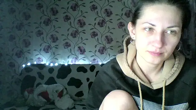 nika smily online show from 12/13/25, 10:04