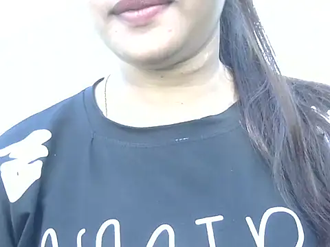 hot-riyaaa online show from 02/10/26, 07:45