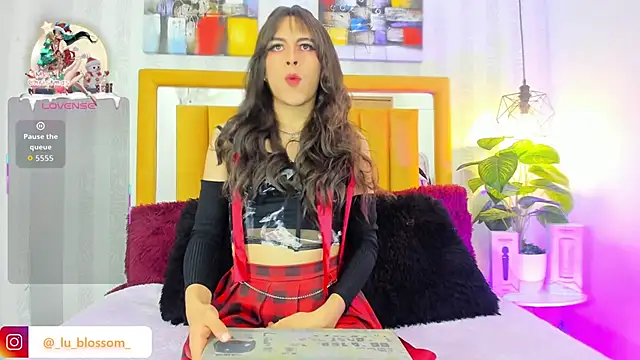 Snapshot of Milow_Russo_ chatting on 12/15/25, 07:07 Milow Russo online show from 12/15/25, 07:07