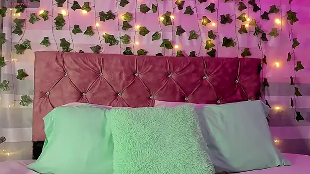 Ayla-marttinez online show from 04/16/26, 12:33