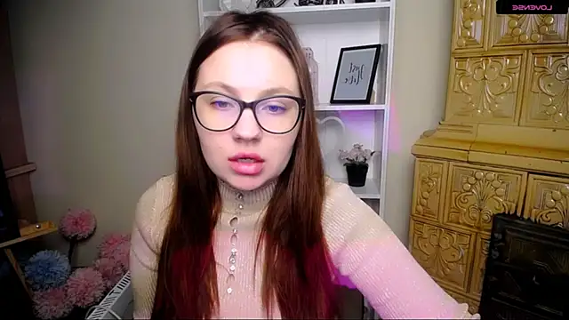 Snapshot of LiliaErmi chatting on 12/18/25, 06:08 LiliaErmi online show from 12/18/25, 06:08