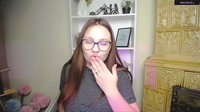 Snapshot of LiliaErmi chatting on 12/21/25, 06:42 LiliaErmi online show from 12/21/25, 06:42