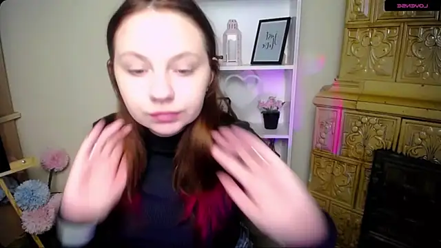 Snapshot of LiliaErmi chatting on 12/22/25, 06:10 LiliaErmi online show from 12/22/25, 06:10