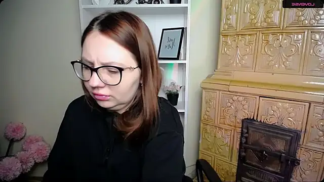 Snapshot of LiliaErmi chatting on 02/06/26, 07:02 LiliaErmi online show from 02/06/26, 07:02