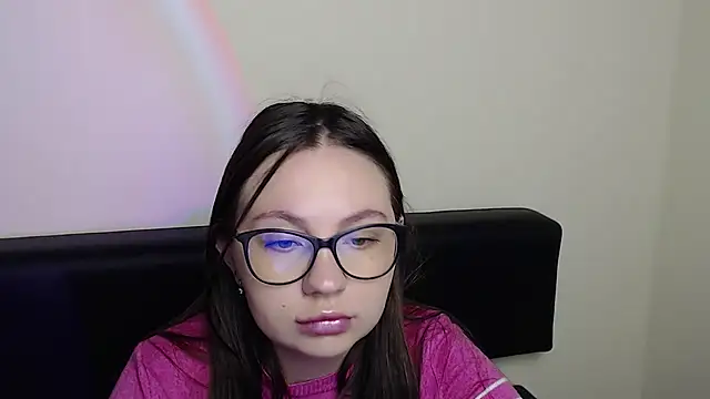 Snapshot of LiliaErmi chatting on 06/13/26, 06:11 LiliaErmi online show from 06/13/26, 06:11