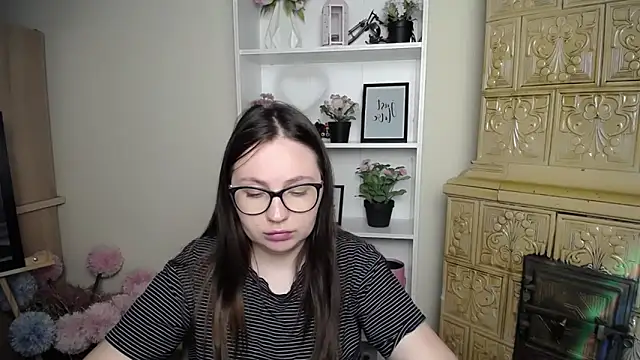 Snapshot of LiliaErmi chatting on 06/14/26, 06:59 LiliaErmi online show from 06/14/26, 06:59