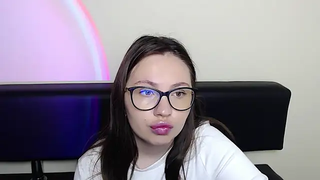 Snapshot of LiliaErmi chatting on 06/16/26, 06:27 LiliaErmi online show from 06/16/26, 06:27