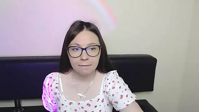 Snapshot of LiliaErmi chatting on 06/20/26, 06:49 LiliaErmi online show from 06/20/26, 06:49
