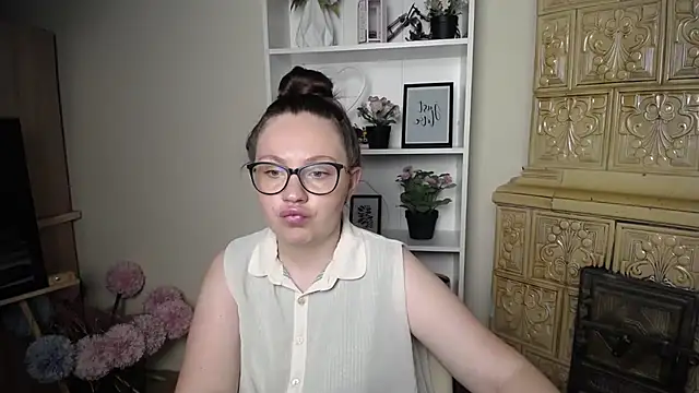 Snapshot of LiliaErmi chatting on 06/28/26, 06:08 LiliaErmi online show from 06/28/26, 06:08