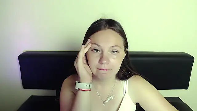 Snapshot of LiliaErmi chatting on 08/06/26, 06:04 LiliaErmi online show from 08/06/26, 06:04