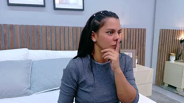 Mia Bellefort online show from 03/19/26, 07:51