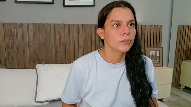 Mia Bellefort online show from 04/15/26, 08:53