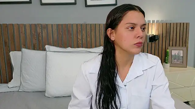 Mia Bellefort online show from 04/23/26, 08:55