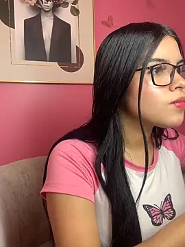 PrettyDafnne online show from 12/15/25, 06:56