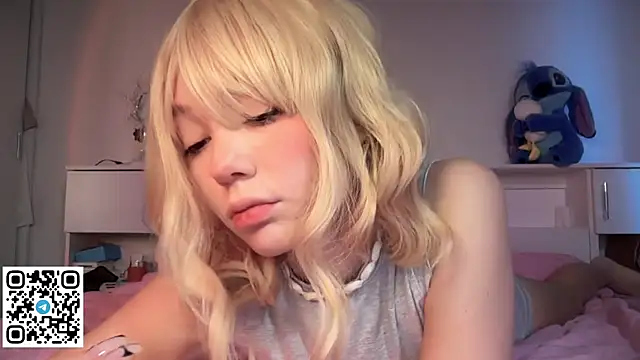 Snapshot of Mayal1na chatting on 12/18/25, 05:02 Mayal1na online show from 12/18/25, 05:02