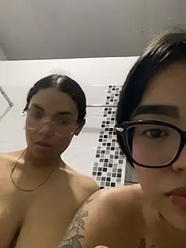 Emmy And Luna online show from 04/13/26, 12:16