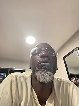 Snapshot of MRSEXCLUSIVE69 chatting on 12/20/25, 11:23 MRSEXCLUSIVE69 online show from 12/20/25, 11:23