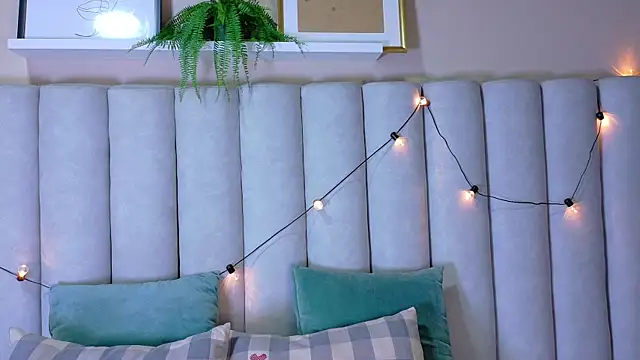 Miia Anderson online show from 04/08/26, 12:49