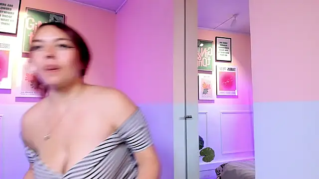 Lia Roise online show from 12/15/25, 11:42